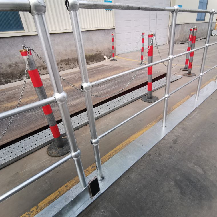 平臺(tái)球接欄桿廠家
